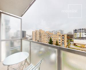 Svetlý 2-izbový byt po rekonštrukcii v Ružinove – Jašíková