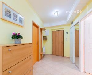 PRIESTRANNÝ 3 izb.byt, garáž, klimatizácia v TOP časti BA IV