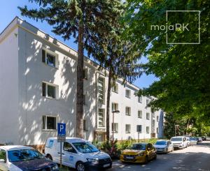 3 izb.byt v TEHLOVOM BYTOVOM DOME so ZÁHRADKOU v tichej lokalite.