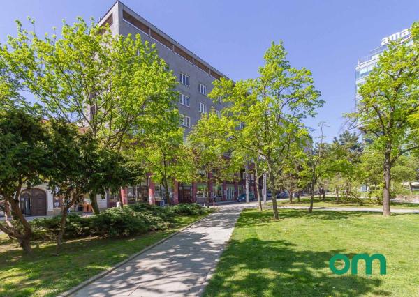 KOLLÁROVO NÁMESTIE-priestory 151 m2,MOŽNOSŤ ROZDELENIA.