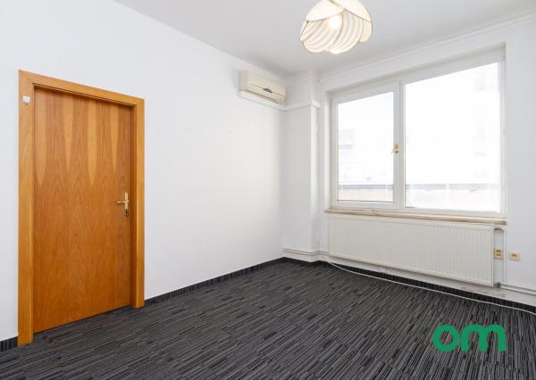 KOLLÁROVO NÁMESTIE-priestory 151 m2,MOŽNOSŤ ROZDELENIA.