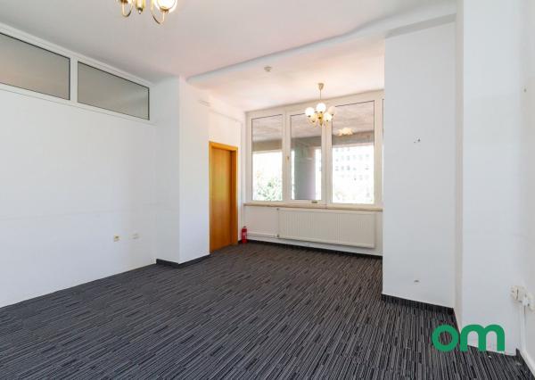 KOLLÁROVO NÁMESTIE-priestory 151 m2,MOŽNOSŤ ROZDELENIA.