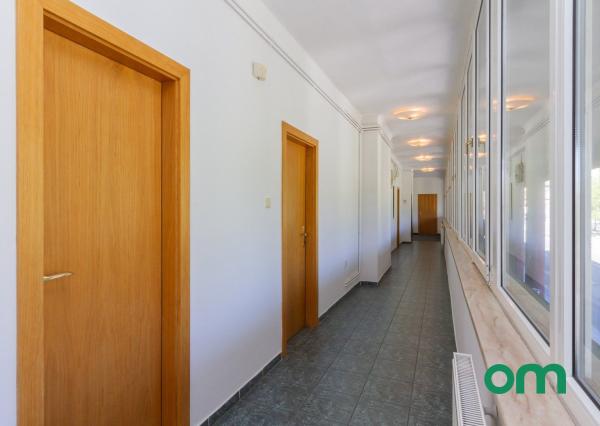 KOLLÁROVO NÁMESTIE-priestory 151 m2,MOŽNOSŤ ROZDELENIA.