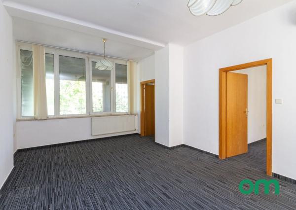 KOLLÁROVO NÁMESTIE-priestory 151 m2,MOŽNOSŤ ROZDELENIA.