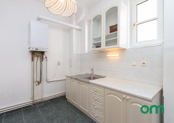 KOLLÁROVO NÁMESTIE-priestory 151 m2,MOŽNOSŤ ROZDELENIA.