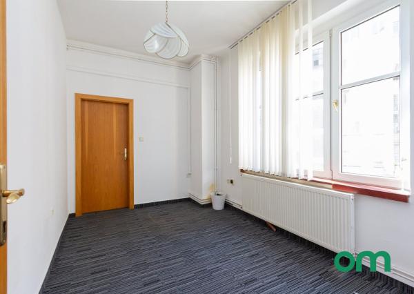 KOLLÁROVO NÁMESTIE-priestory 151 m2,MOŽNOSŤ ROZDELENIA.