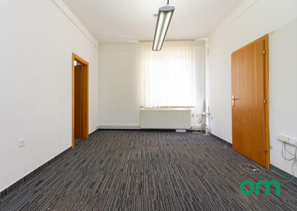 KOLLÁROVO NÁMESTIE-priestory 151 m2,MOŽNOSŤ ROZDELENIA.