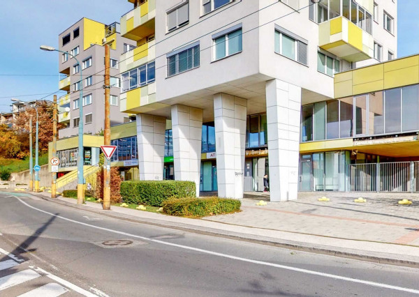 Komerčný priestor KRAMÁRE-ul.STROMOVÁ 183m2 s mnohofunkčným využitím v polyf.dome.