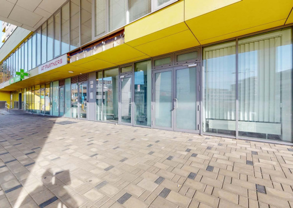 Komerčný priestor KRAMÁRE-ul.STROMOVÁ 183m2 s mnohofunkčným využitím v polyf.dome.