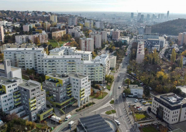 Komerčný priestor KRAMÁRE-ul.STROMOVÁ 183m2 s mnohofunkčným využitím v polyf.dome.