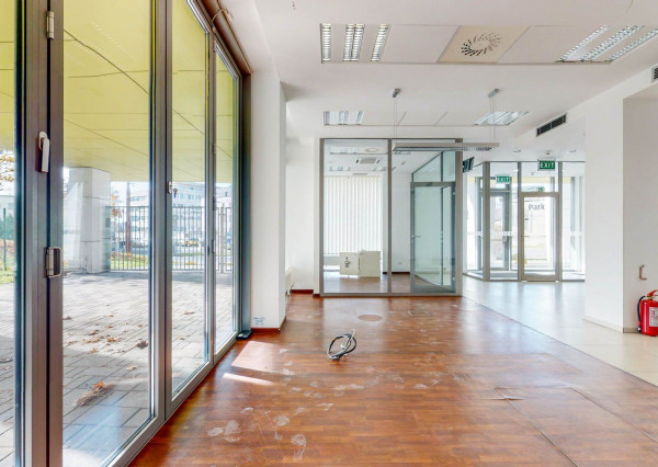 Komerčný priestor KRAMÁRE-ul.STROMOVÁ 183m2 s mnohofunkčným využitím v polyf.dome.