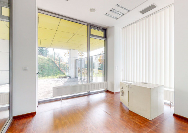 Komerčný priestor KRAMÁRE-ul.STROMOVÁ 183m2 s mnohofunkčným využitím v polyf.dome.