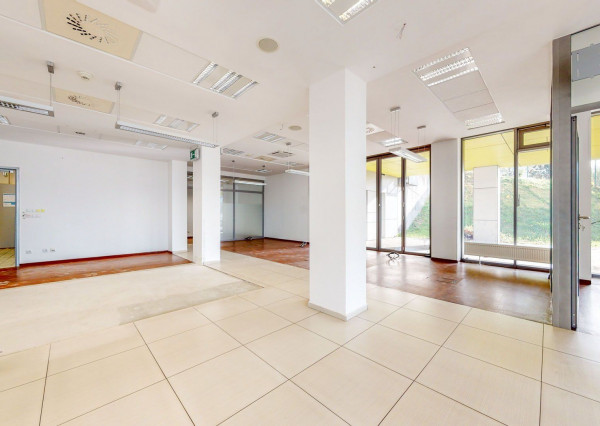 Komerčný priestor KRAMÁRE-ul.STROMOVÁ 183m2 s mnohofunkčným využitím v polyf.dome.