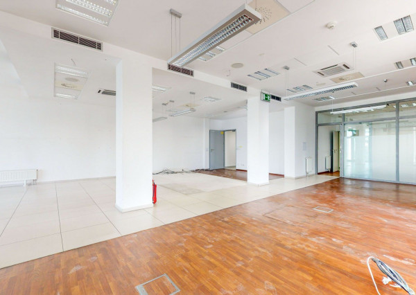 Komerčný priestor KRAMÁRE-ul.STROMOVÁ 183m2 s mnohofunkčným využitím v polyf.dome.