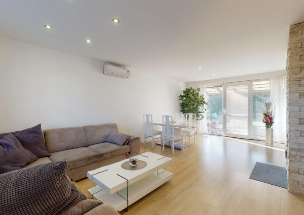 Výmerou nadštandardný rodinný dom, udržiavaná záhrada