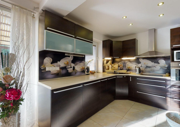 Výmerou nadštandardný rodinný dom, udržiavaná záhrada