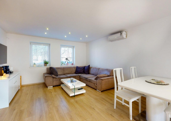 Výmerou nadštandardný rodinný dom, udržiavaná záhrada