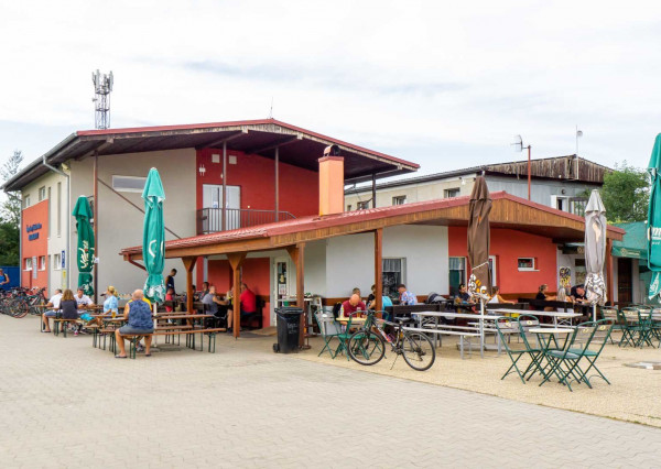 Výmerou nadštandardný rodinný dom, udržiavaná záhrada