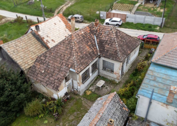 Veľký pozemok nedaleko Nitry o veľkosti 1219m2, Alekšince