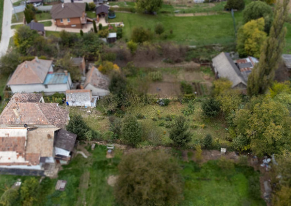 Veľký pozemok nedaleko Nitry o veľkosti 1219m2, Alekšince
