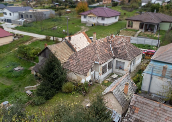 Veľký pozemok nedaleko Nitry o veľkosti 1219m2, Alekšince