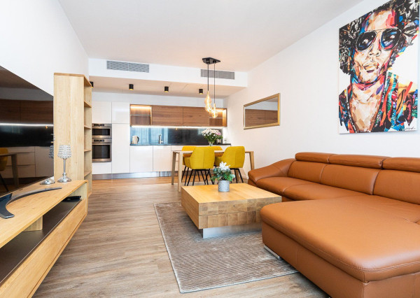 PRENAJATÉ, SKY PARK-2 izb.byt,zariadený,klimatizácia,parking.