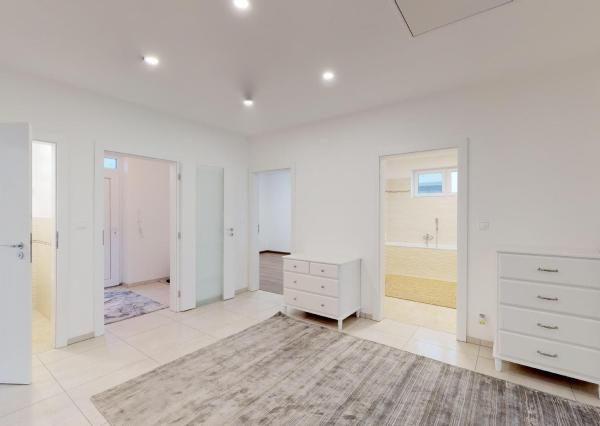 PREDANÉ -Moderný 5 izbový rodinný dom 154 m2 - bungalov NOVOSTAVBA skolaudovaná s pozemkom 580 m2