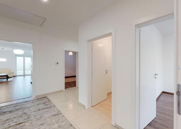 PREDANÉ -Moderný 5 izbový rodinný dom 154 m2 - bungalov NOVOSTAVBA skolaudovaná s pozemkom 580 m2