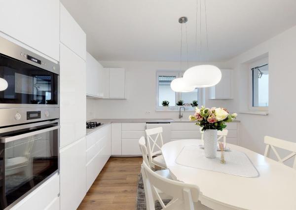 PREDANÉ -Moderný 5 izbový rodinný dom 154 m2 - bungalov NOVOSTAVBA skolaudovaná s pozemkom 580 m2