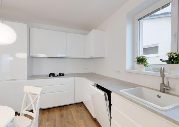 PREDANÉ -Moderný 5 izbový rodinný dom 154 m2 - bungalov NOVOSTAVBA skolaudovaná s pozemkom 580 m2