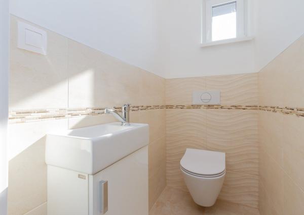 PREDANÉ -Moderný 5 izbový rodinný dom 154 m2 - bungalov NOVOSTAVBA skolaudovaná s pozemkom 580 m2