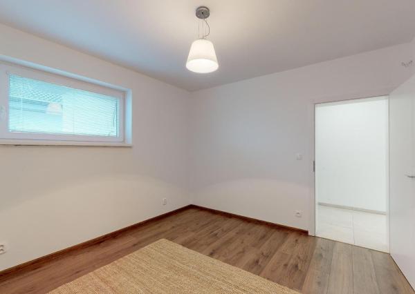 PREDANÉ -Moderný 5 izbový rodinný dom 154 m2 - bungalov NOVOSTAVBA skolaudovaná s pozemkom 580 m2