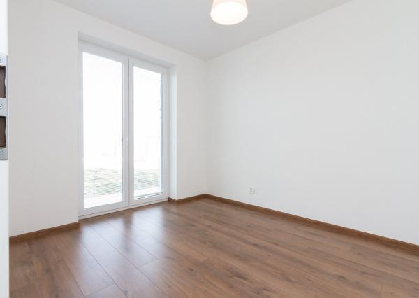 PREDANÉ -Moderný 5 izbový rodinný dom 154 m2 - bungalov NOVOSTAVBA skolaudovaná s pozemkom 580 m2