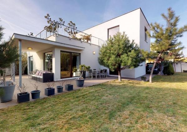 PREDANÉ -Moderná novostavba, ideálny dom pre rodinný život v Marianke.