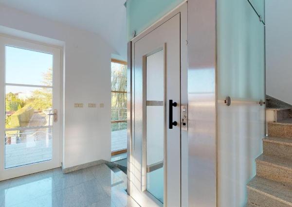 PRENAJATÉ-nadčasová vila,novostavba s kompletným komfortom.