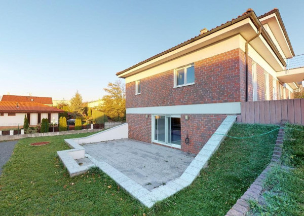 PRENAJATÉ-nadčasová vila,novostavba s kompletným komfortom.