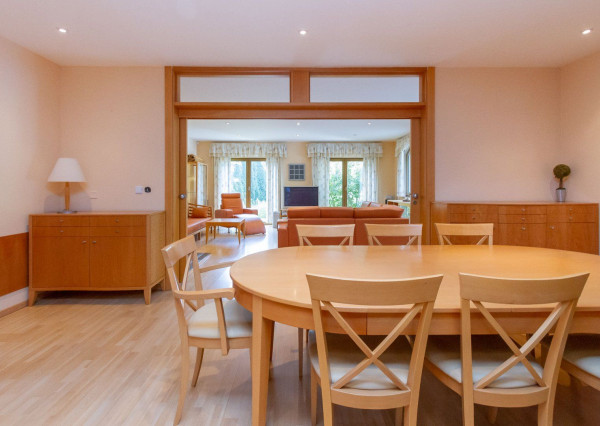 PREDANÉ-rodinný dom s veľkorysým pozemkom s krásnou záhradou,bazénom-Svätý Jur