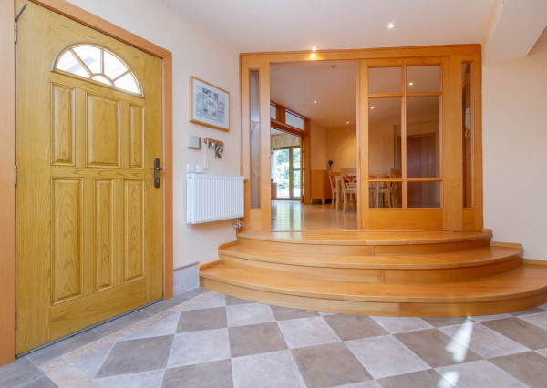 PREDANÉ-rodinný dom s veľkorysým pozemkom s krásnou záhradou,bazénom-Svätý Jur