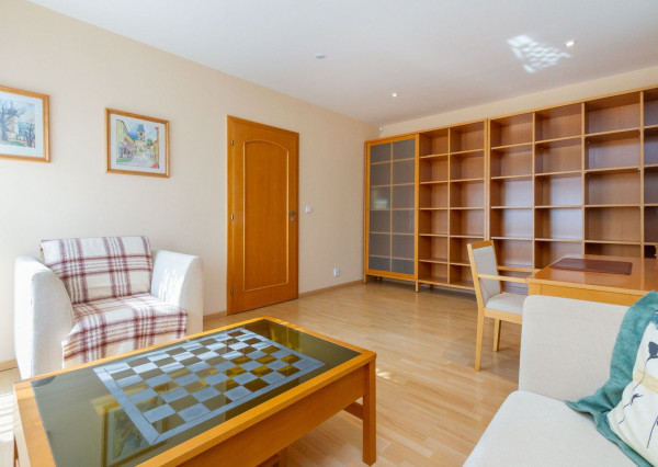 PREDANÉ-rodinný dom s veľkorysým pozemkom s krásnou záhradou,bazénom-Svätý Jur