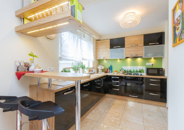 PREDANÉ,6. izb. rodinný dom nachádzajúci sa v srdci Stupavy.