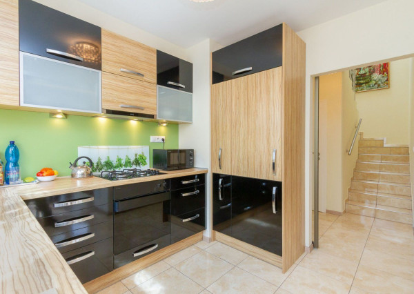 PREDANÉ,6. izb. rodinný dom nachádzajúci sa v srdci Stupavy.