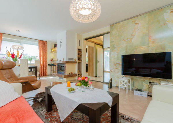 PREDANÉ,6. izb. rodinný dom nachádzajúci sa v srdci Stupavy.