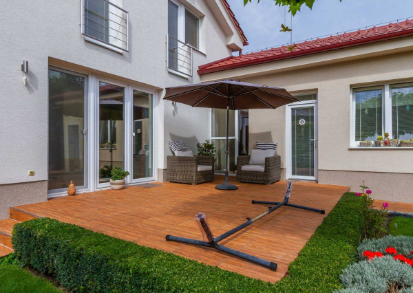 PREDANÉ,6. izb. rodinný dom nachádzajúci sa v srdci Stupavy.