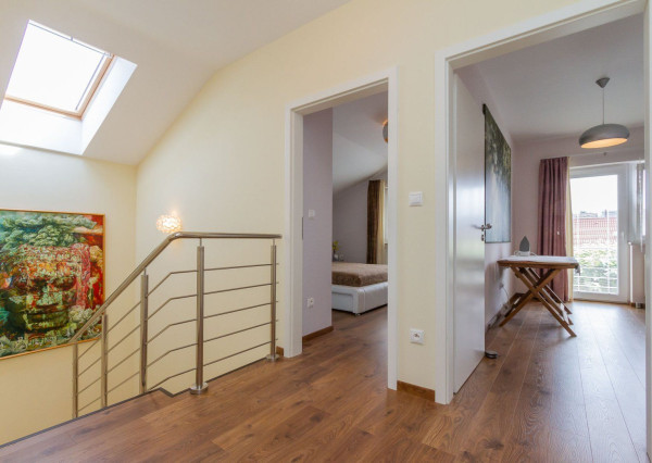 PREDANÉ,6. izb. rodinný dom nachádzajúci sa v srdci Stupavy.