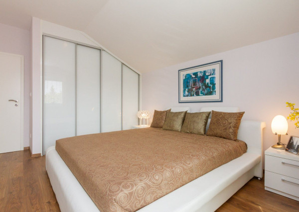 PREDANÉ,6. izb. rodinný dom nachádzajúci sa v srdci Stupavy.