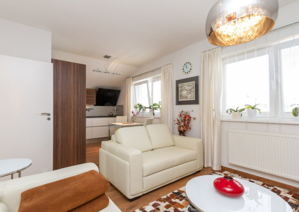 PREDANÉ,6. izb. rodinný dom nachádzajúci sa v srdci Stupavy.