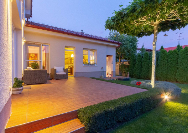 PREDANÉ,6. izb. rodinný dom nachádzajúci sa v srdci Stupavy.