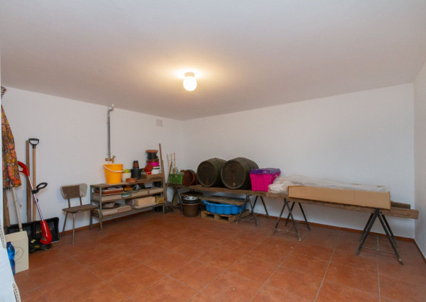 PREDANÉ,6. izb. rodinný dom nachádzajúci sa v srdci Stupavy.