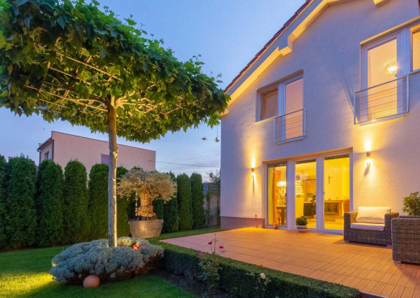 PREDANÉ,6. izb. rodinný dom nachádzajúci sa v srdci Stupavy.