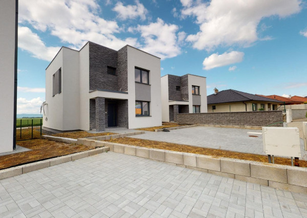 PREDANÉ-Novostavba 5 izb.rodinný dom RD1/C:132 m2,rovinatý pozemok 505 m2, Trnava.